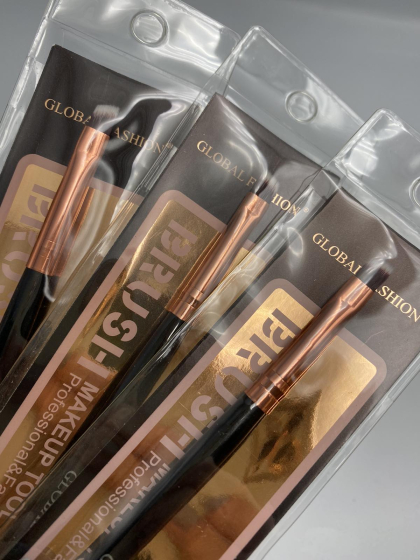 Тонкая, скошена кисть для брів Global fashion